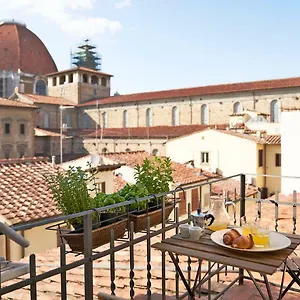 Apartment One Of A Kind Near The Duomo W/balcony Palace, Florence